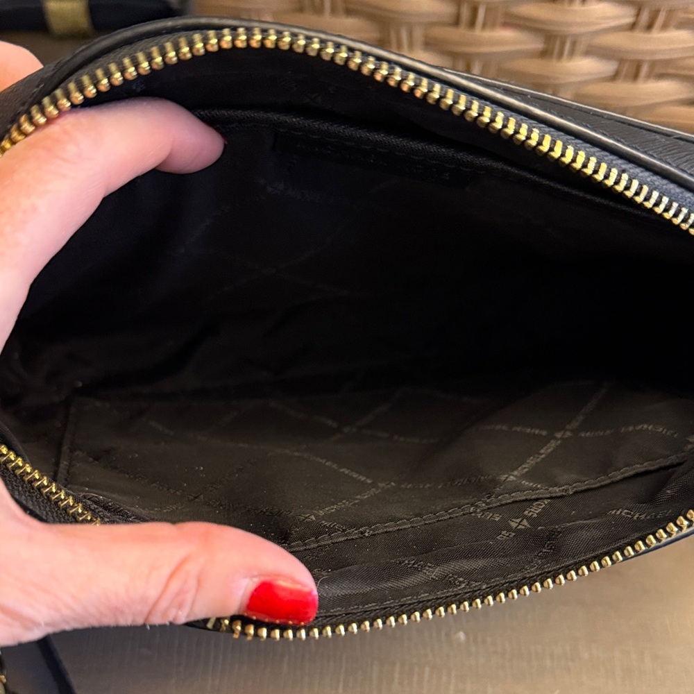 Jet Set Large Saffiano Leather Crossbody Bag - Picture 5 of 5